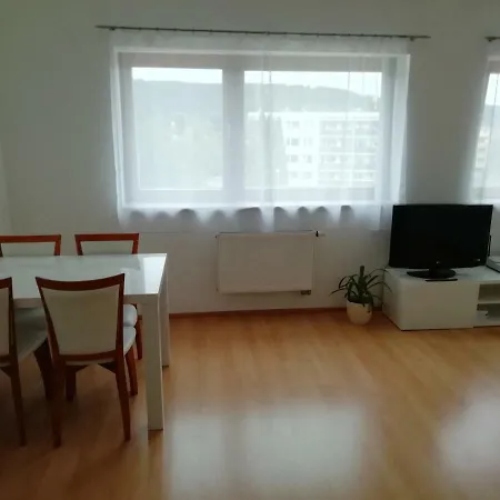 Lägenhet Moderne Plne Zarizeny Byt Nedaleko Prahy.