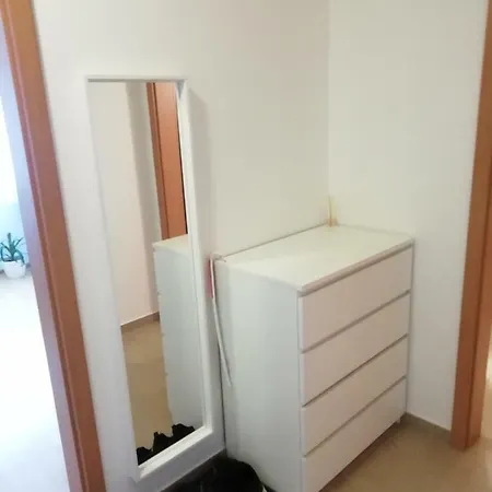 Moderne Plne Zarizeny Byt Nedaleko Prahy. Lägenhet